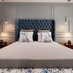 Azor Central Lodge