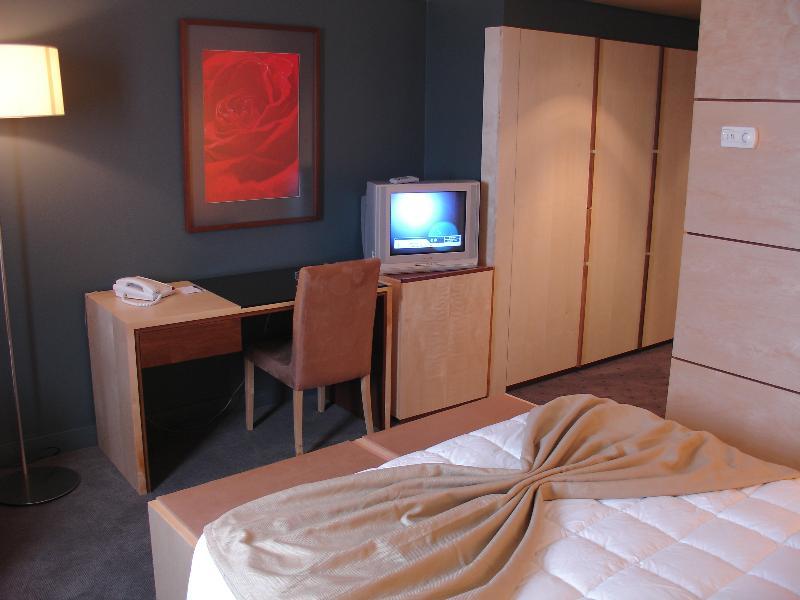Khách sạn Vip Executive Azores 4*
