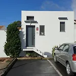 Caminhos Nos Levam Pela Ilha