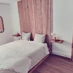 Santi E Benny Apartment