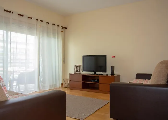 Vizinha\'S Dad\'S Apartment