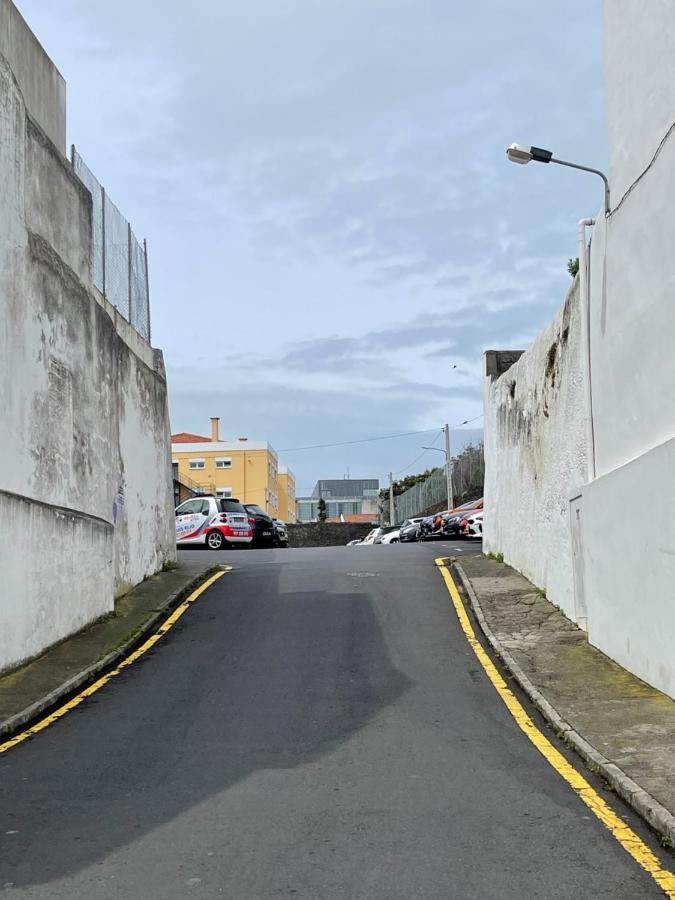 Living Pdl 1 * Ponta Delgada