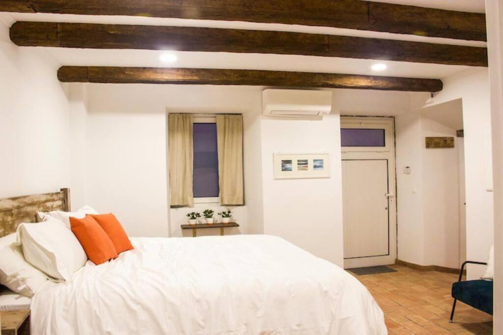 Authentic Luxury In Center *