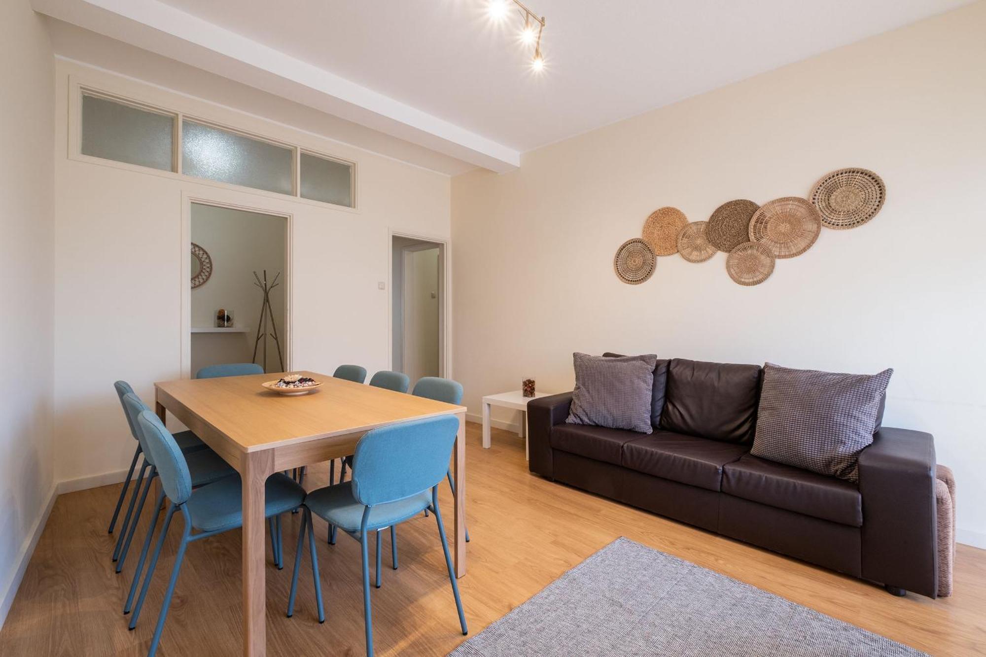 Apartment 53 Urban Place *