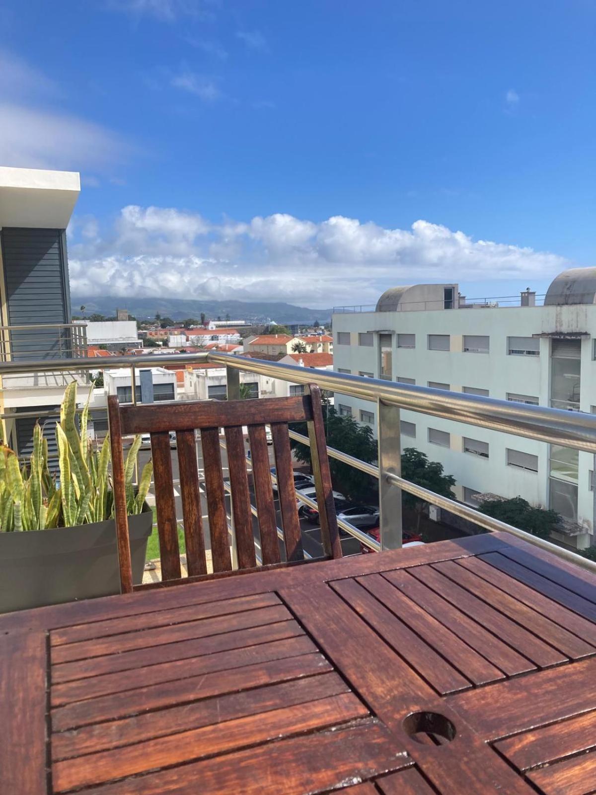 Yellow Five Apartment Ponta Delgada