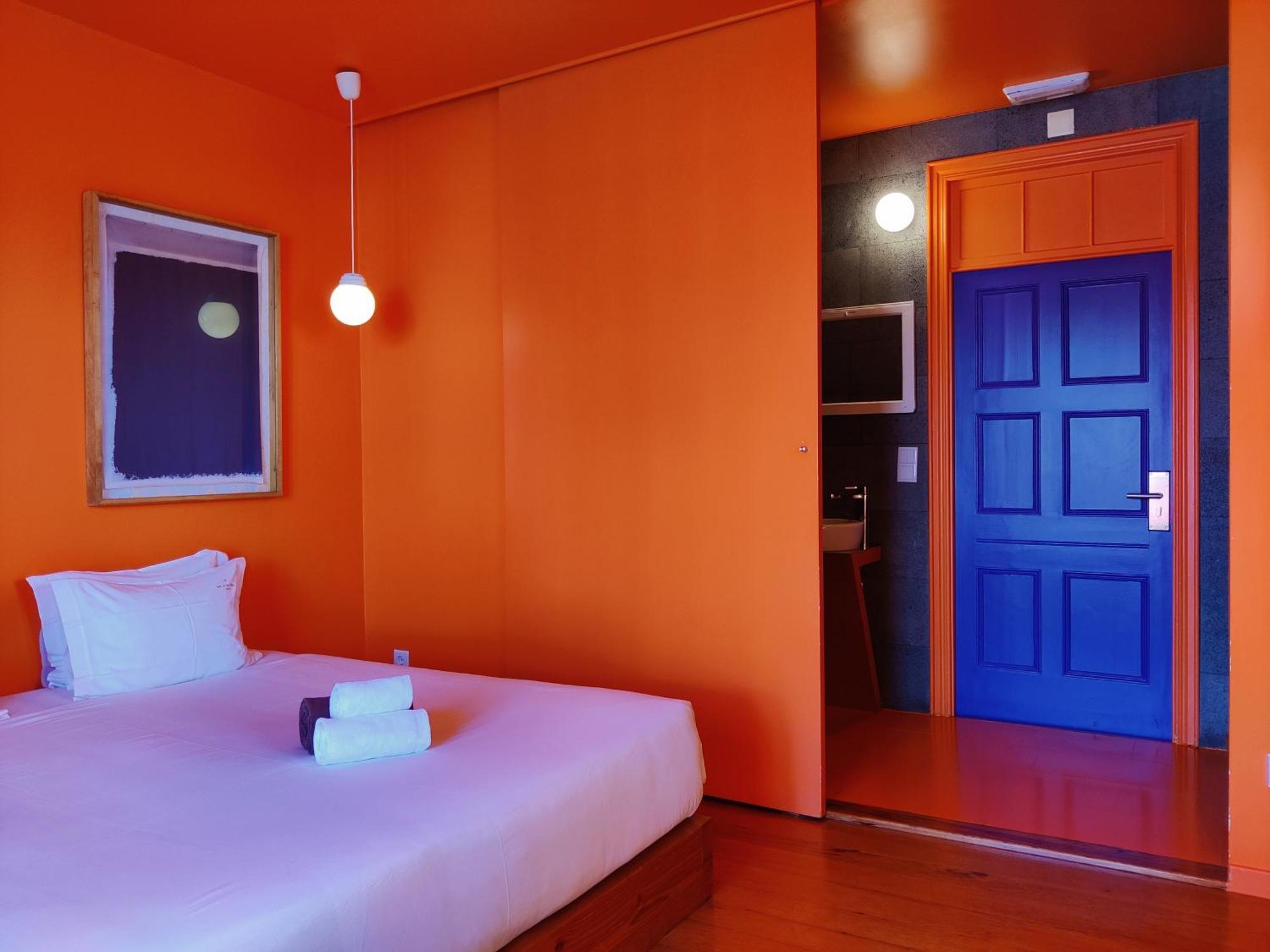 Hostel Out Of The Blue *