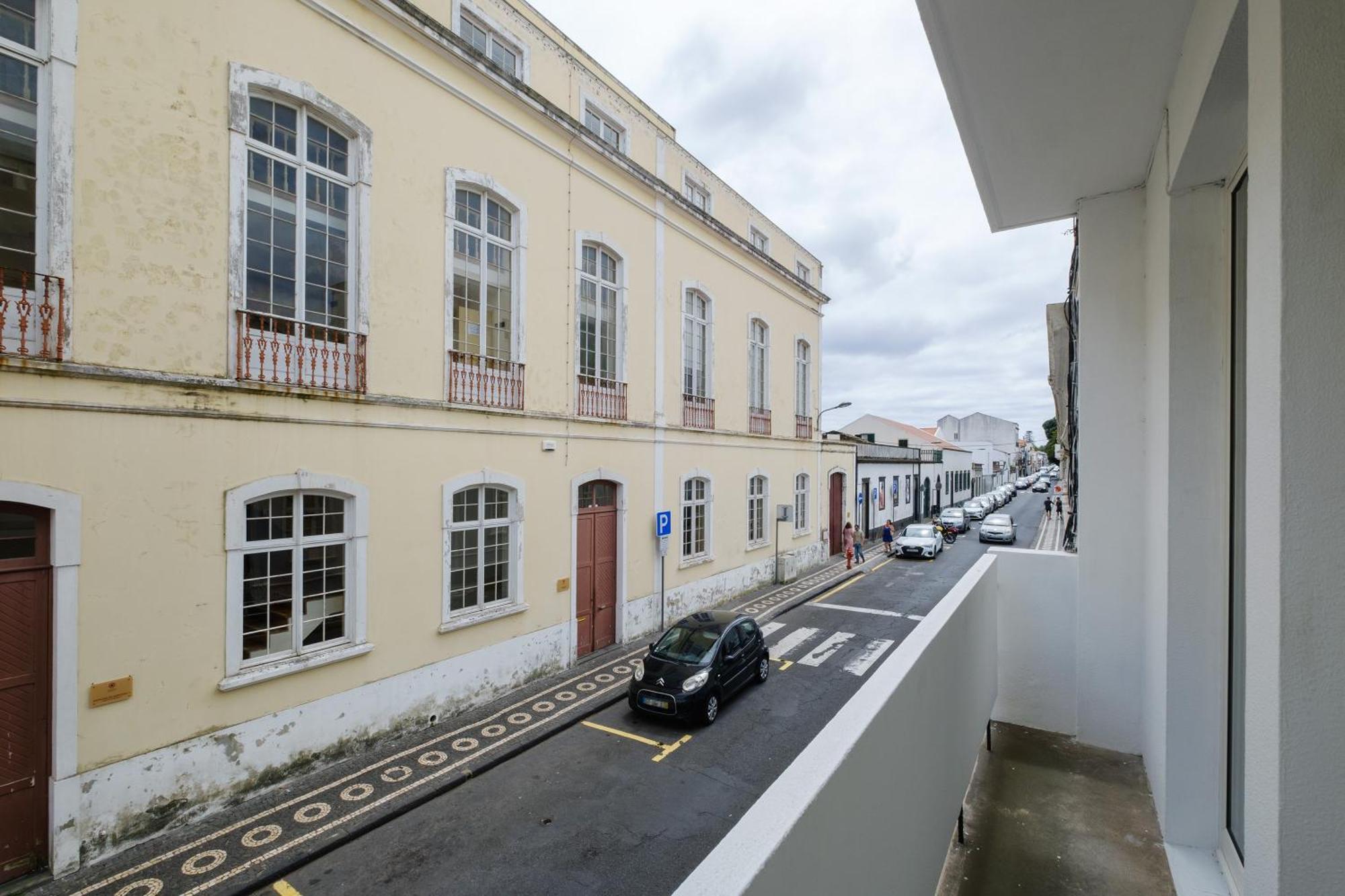 - Host & Chill Ponta Delgada