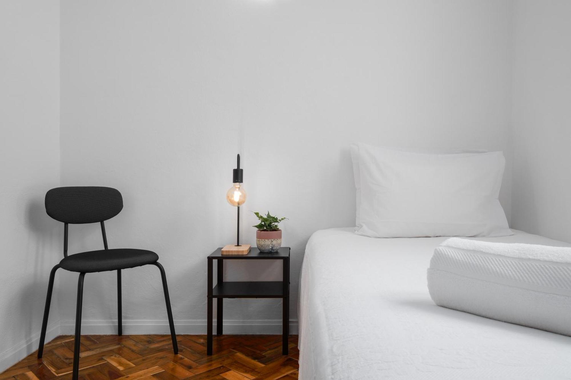 - Host & Chill Ponta Delgada