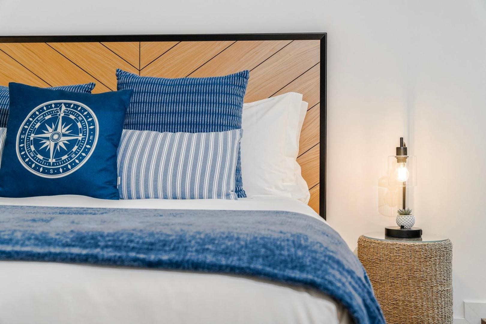 Varanda Azul - First Mate Loft Apartment