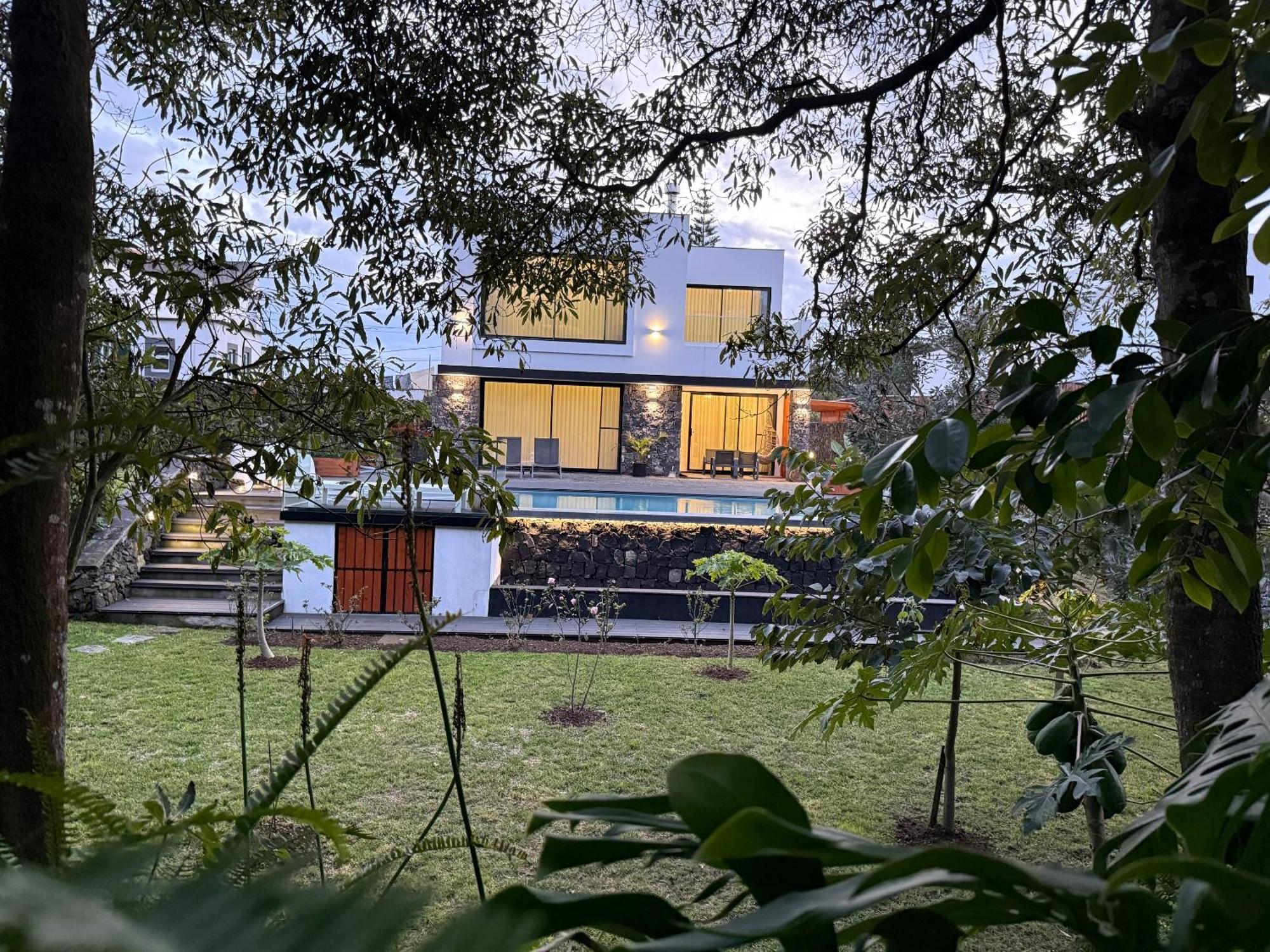 Lotus House - Heated Pool & Jacuzzi Near The * Ponta Delgada (Sao Miguel)