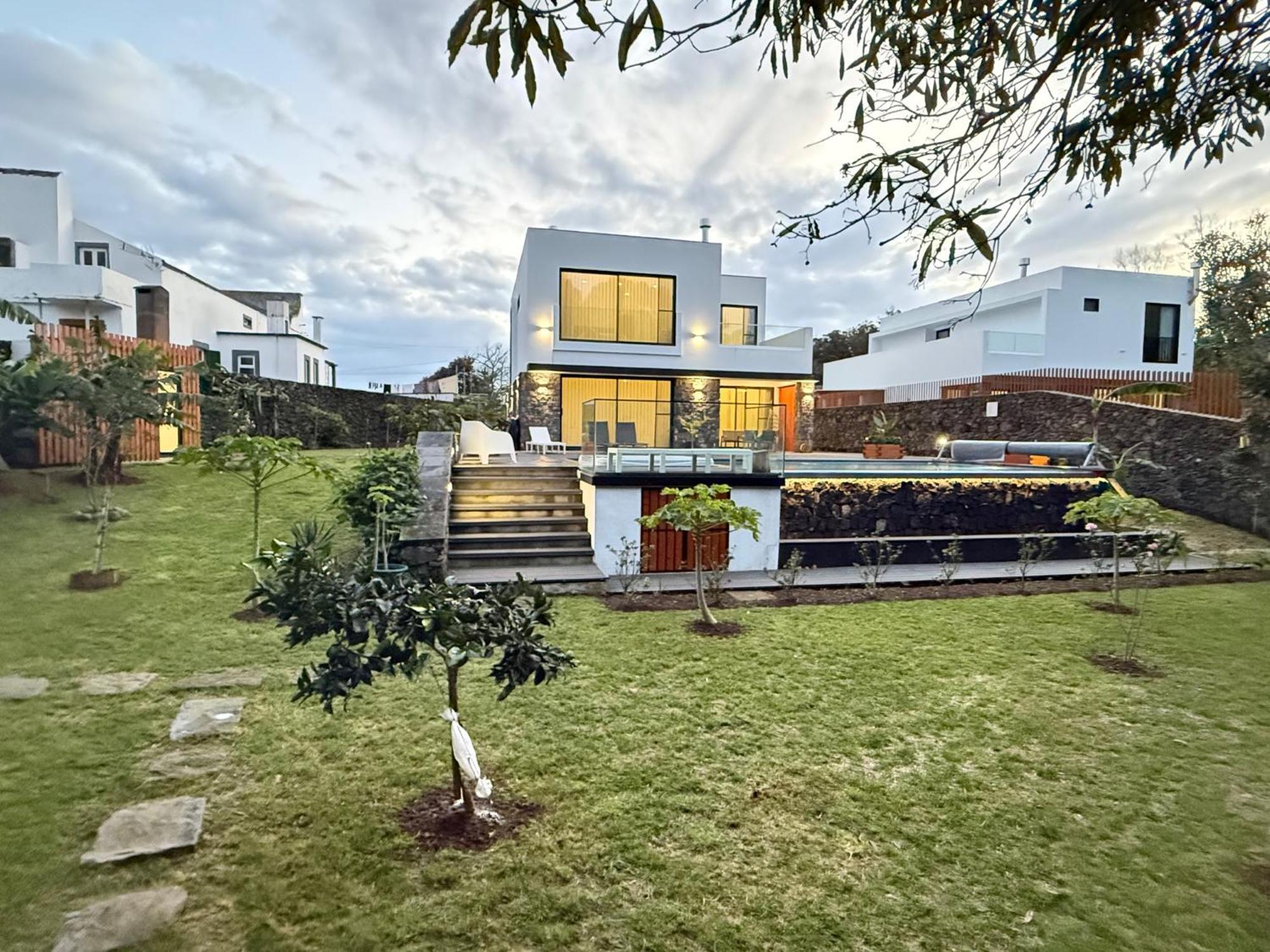 Lotus House - Heated Pool & Jacuzzi Near The * Ponta Delgada (Sao Miguel)