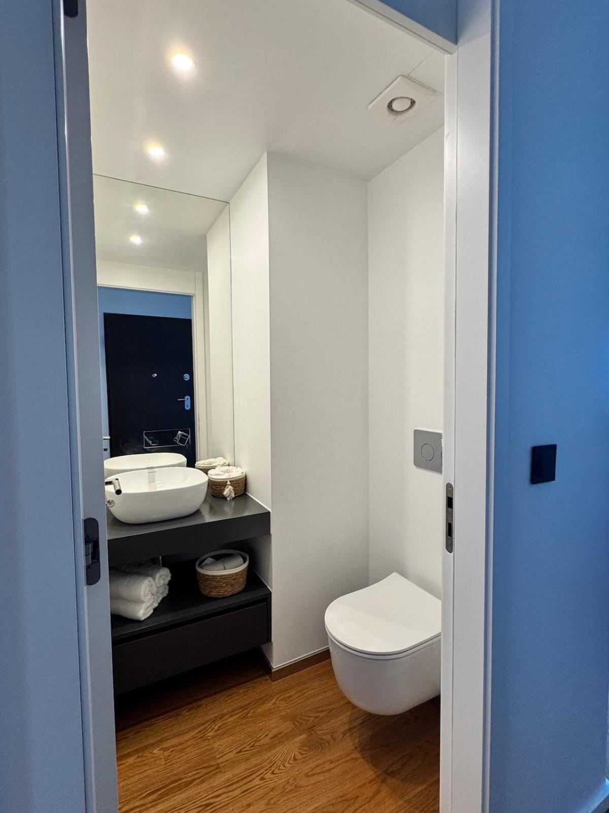 New Apartment, 2 Ensuite Bedroom, Amazing Sea View *