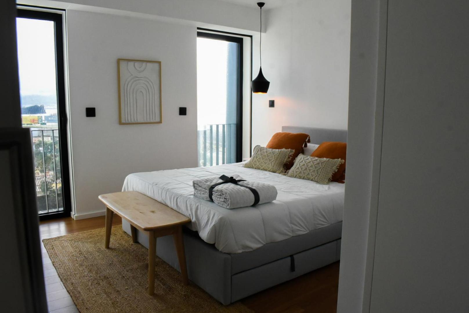 New Apartment, 2 Ensuite Bedroom, Amazing Sea View Apartment