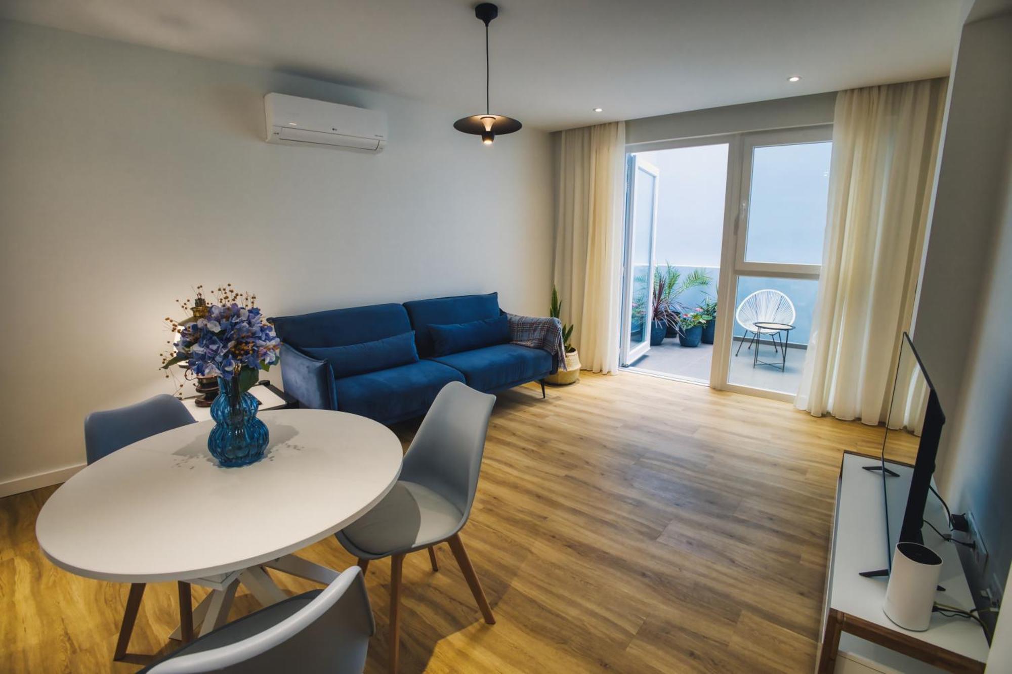 Azure Downtown - Flat 2 Apartment