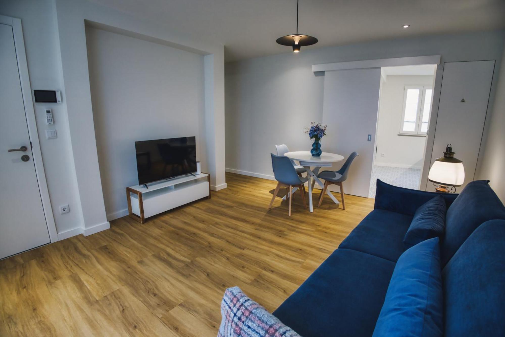 Azure Downtown - Flat 2 Apartment *