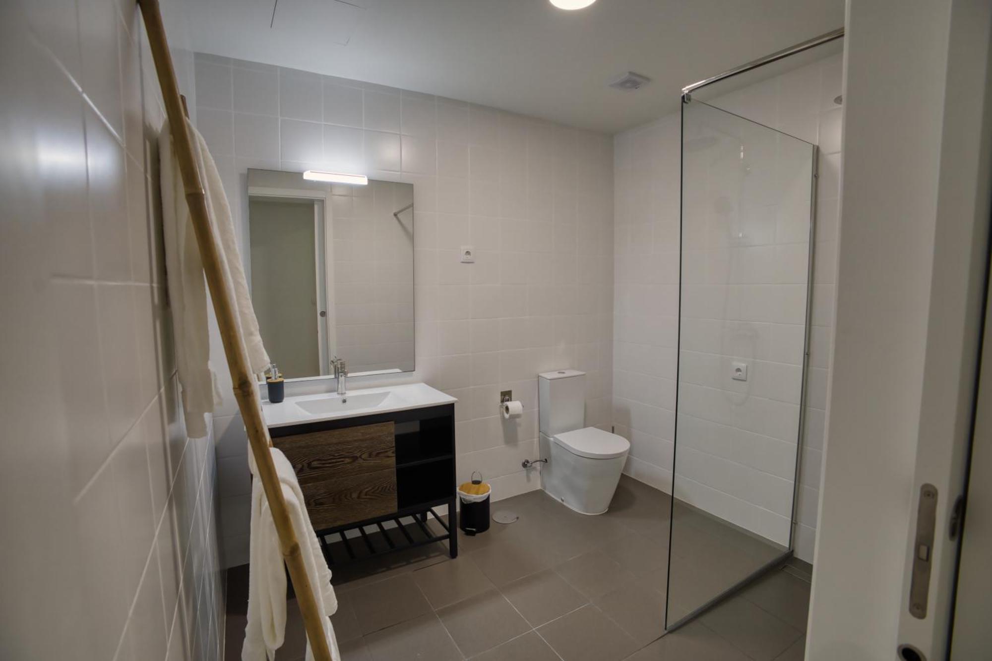 Azure Downtown - Flat 2 Apartment *