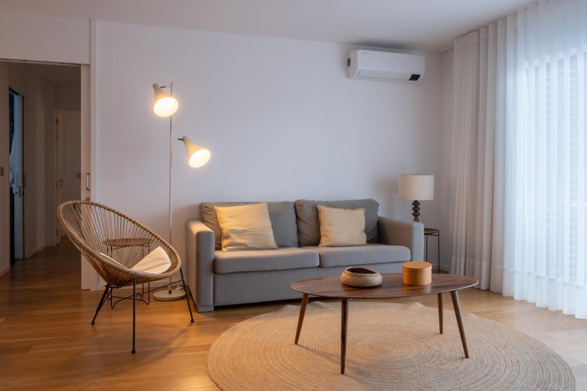Luxury Apartment *