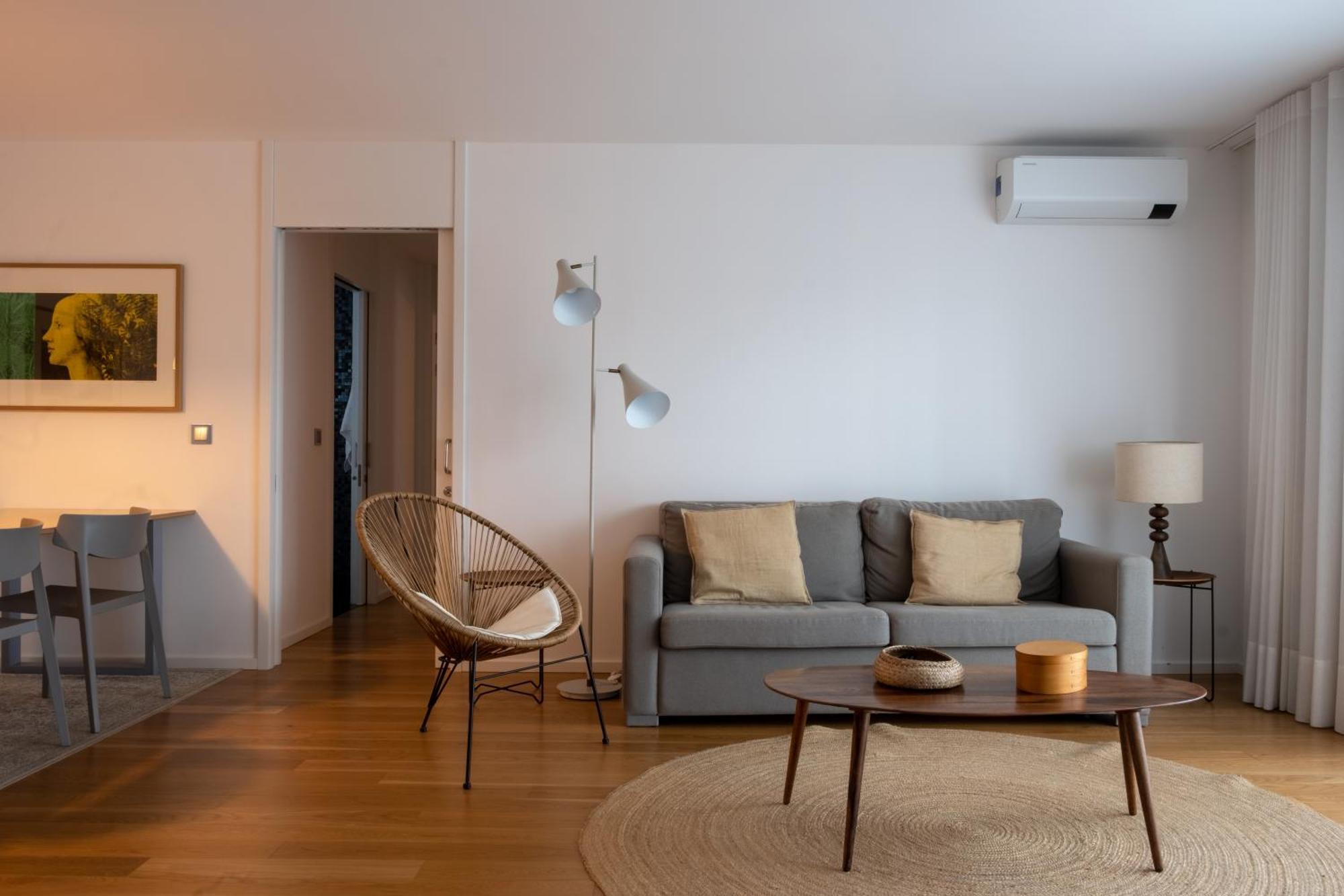 Luxury Apartment *