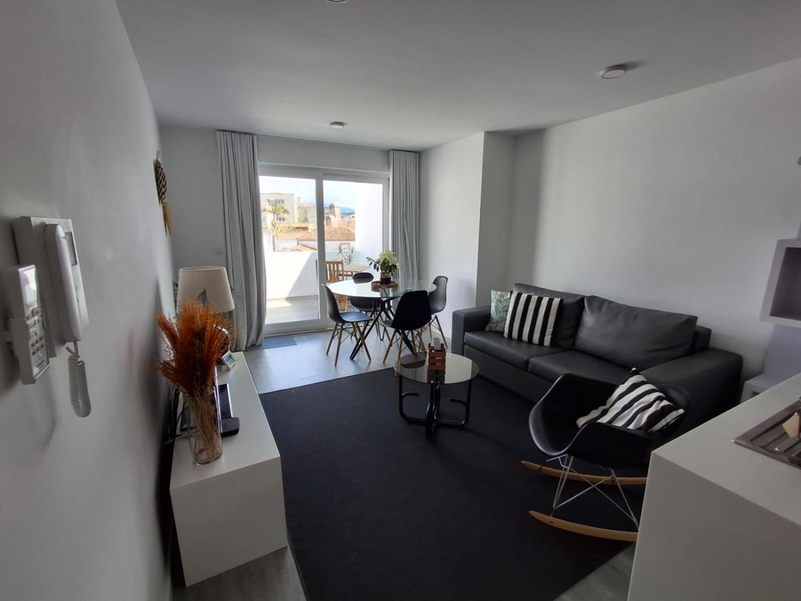 Smile And Wave Apartment