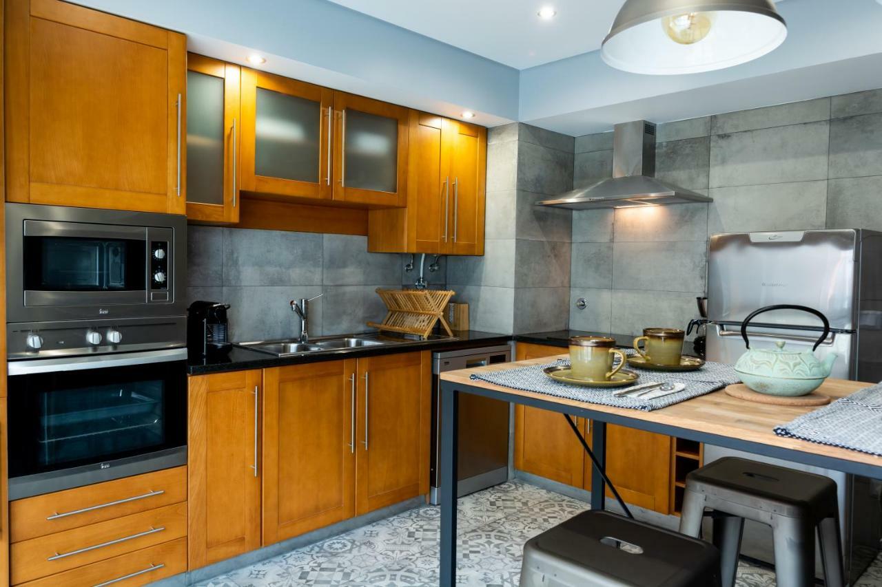 Azor Apartment *