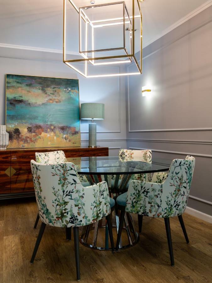Azor Apartment *