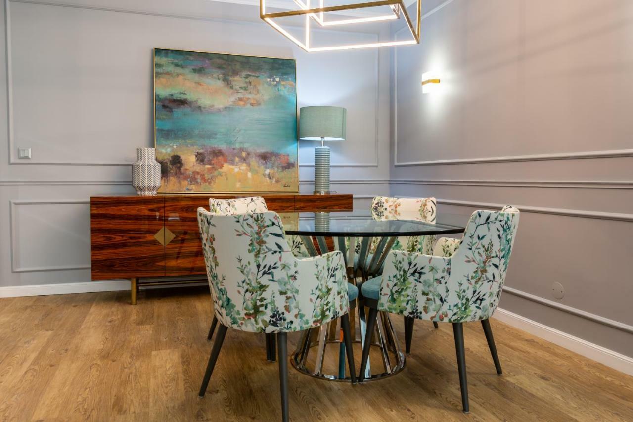 Azor Apartment *
